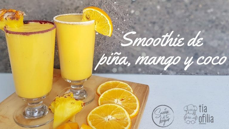 Receta de smoothie de piña, mango y agua de coco para un refresco saludable