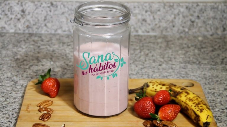 Receta fácil de batido de fresa, plátano y yogur para un desayuno saludable