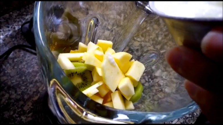 Receta fácil de batido de kiwi y yogur para un desayuno saludable