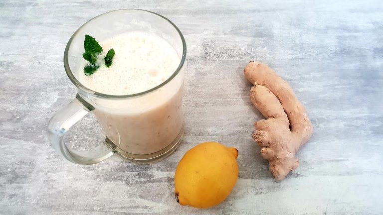 Receta fácil de batido de piña con leche de almendras para un desayuno saludable