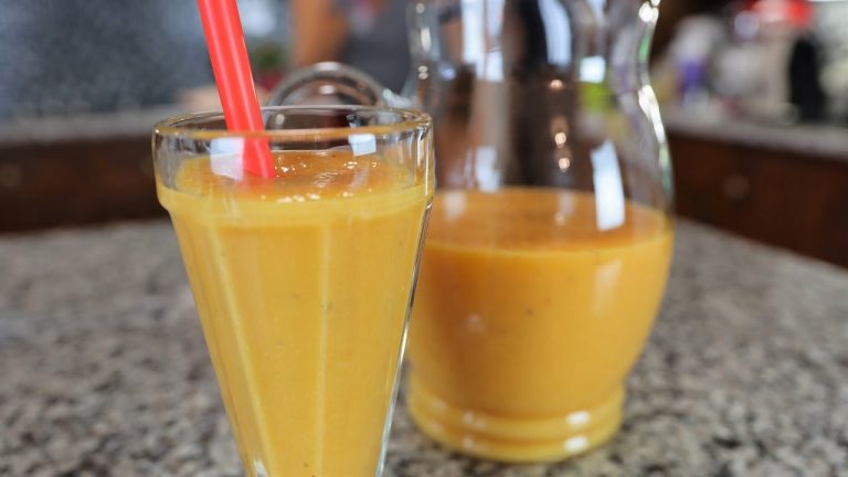 smoothie de piña mango y papaya