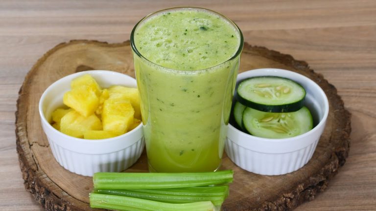 Batido verde con piña: receta saludable para bajar de peso